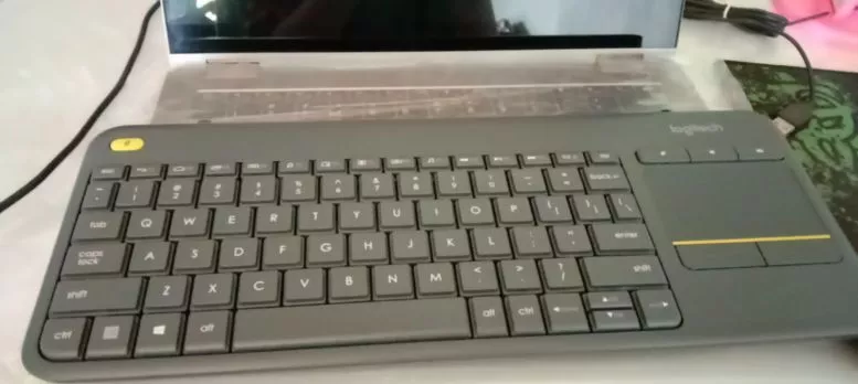Bàn phím không dây Logitech K400 Plus, có touchpad để kết nối PC - TV, Laptop