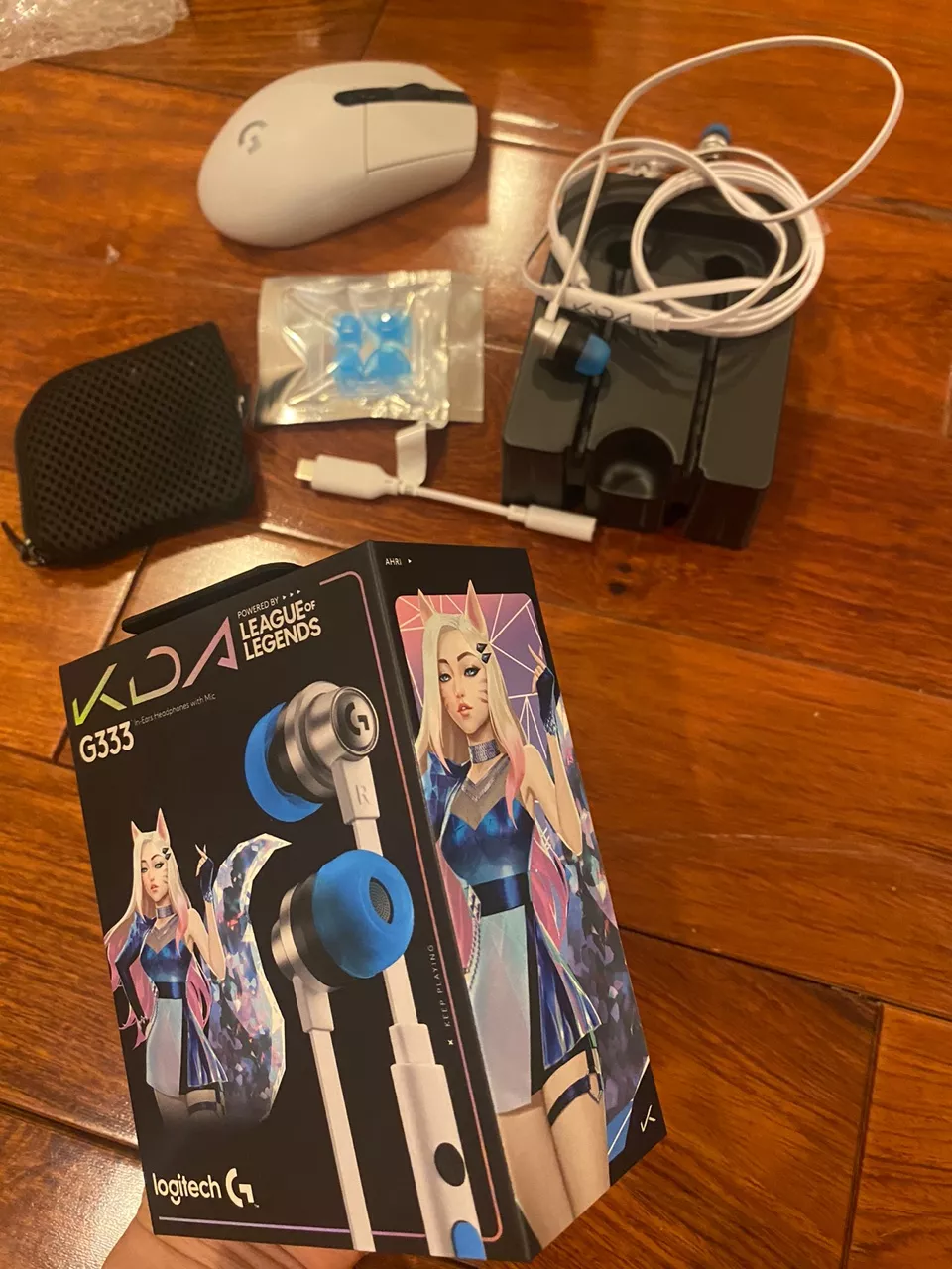 Tai nghe gaming in-ear Logitech G333 KDA - Dual Drivers, Jack 3.5mm, Mic