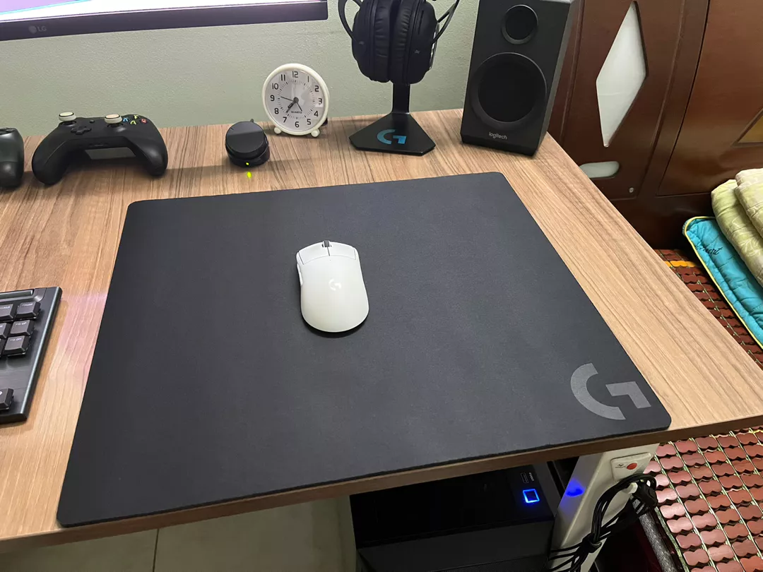 Bàn di, lót chuột gaming Logitech G740 - Đế cao su, ma sát tốt, chống trượt