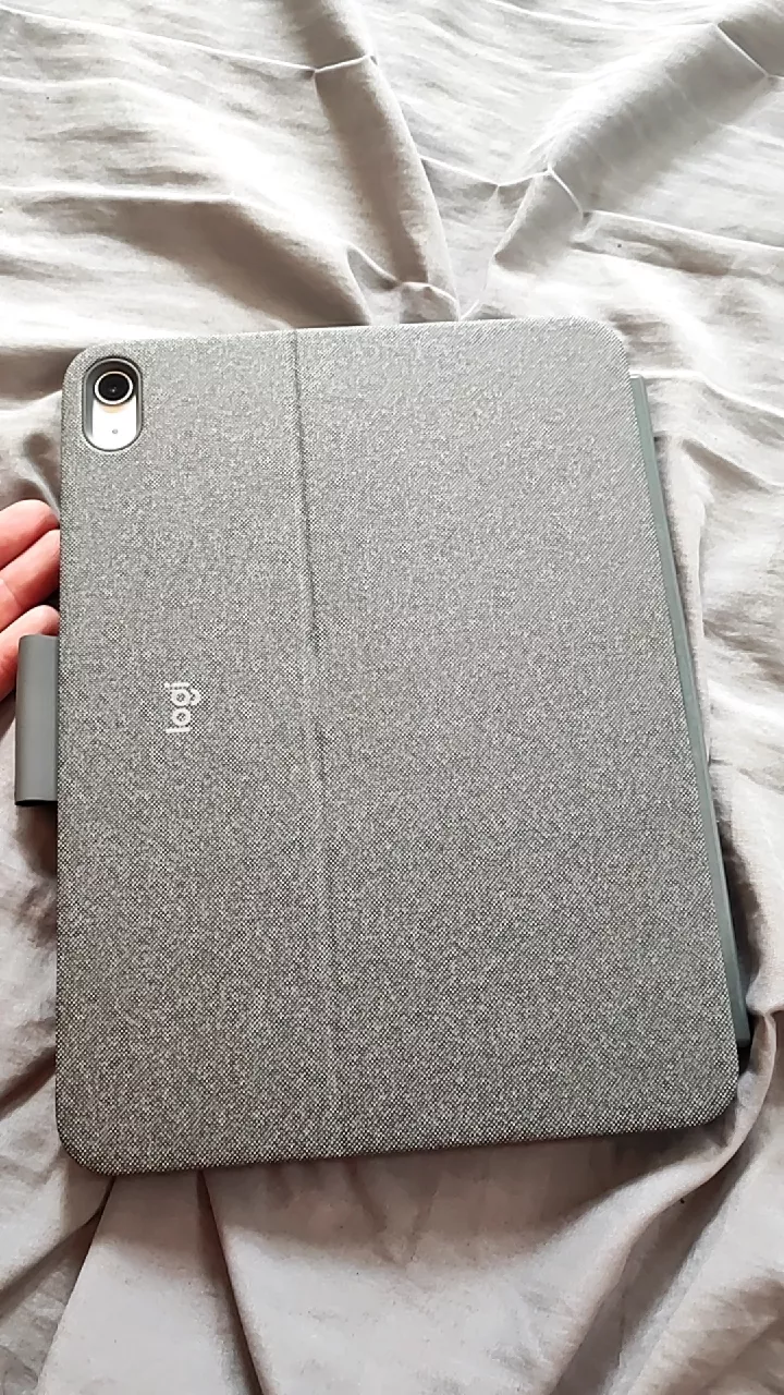 Bao da case kèm phím Logitech Combo Touch dành cho iPad Gen 10 (10.9 inch) - Tháo rời Trackpad