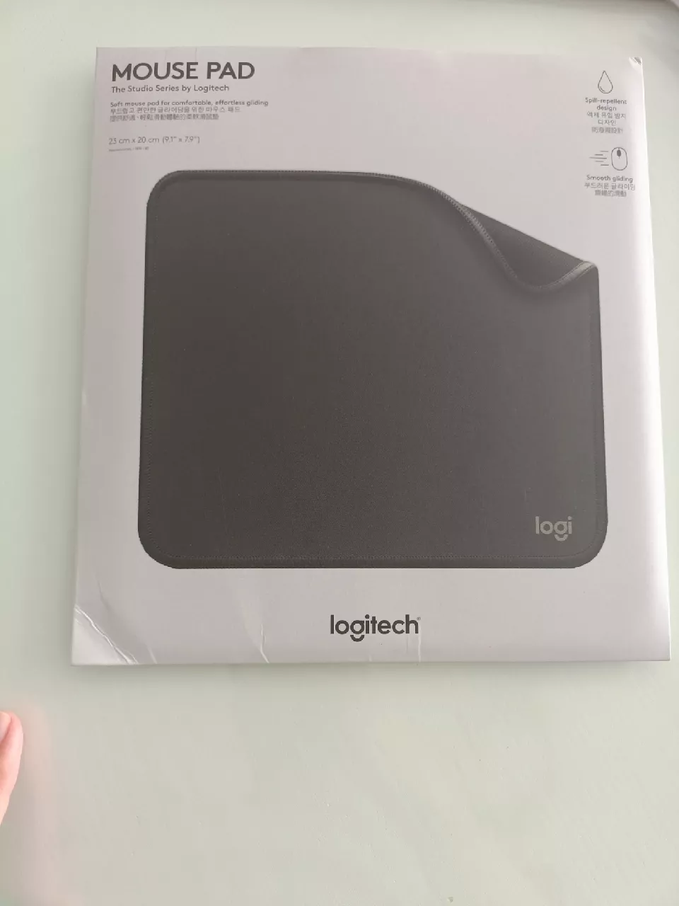 Bàn di chuột Logitech Mouse Pad Studio Series - Đế chống trượt, lướt dễ dàng, chống đổ tràn