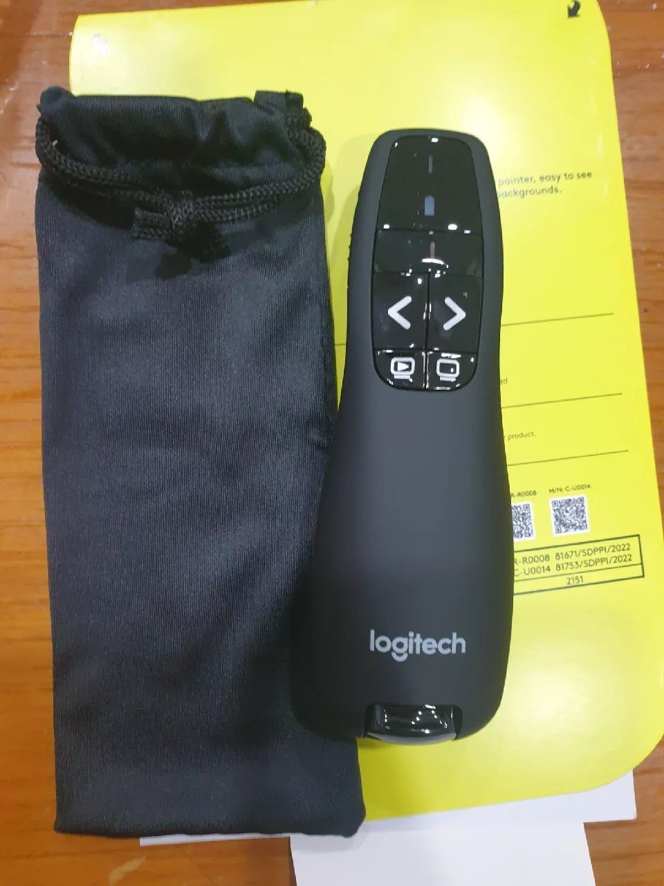 Bút trình chiếu từ xa Logitech R400 - Không dây USB 15m, nút bấm tiện lợi