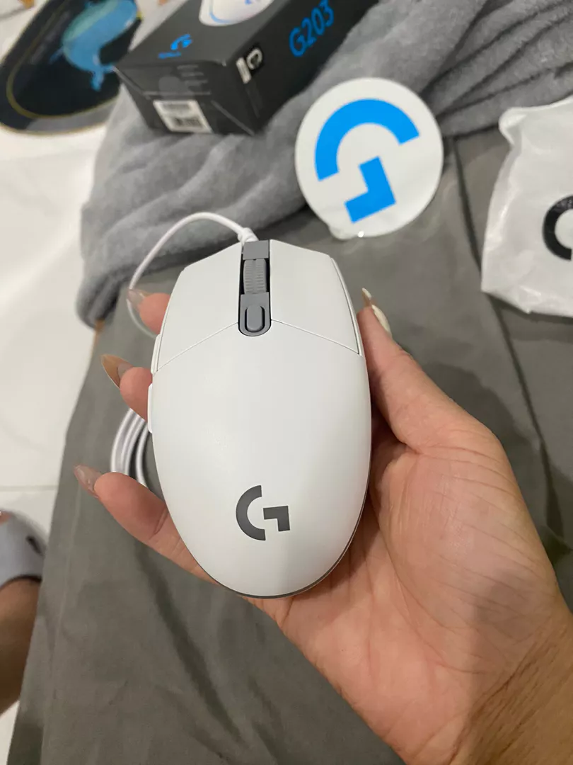 Chuột gaming có dây Logitech G203 Lightsync - Tùy chỉnh RGB, 6 nút lập trình, nhẹ