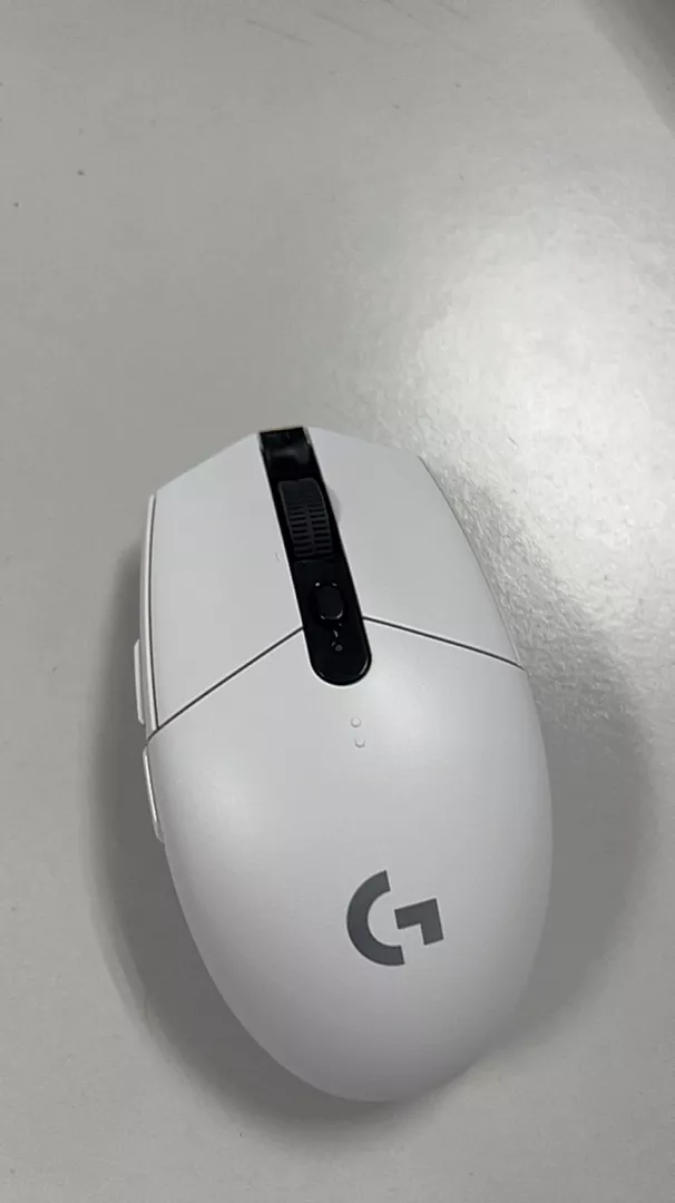 Chuột gaming không dây Logitech G304 - nhẹ, 6 nút lập trình, onboard memory, pin 250h