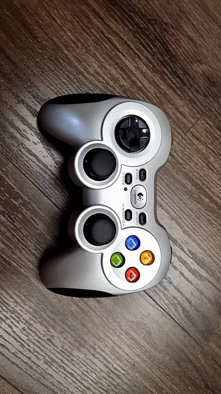Tay cầm chơi gaming console không dây Logitech F710 - USB 2.4Ghz, 4 phím di chuyển D-Pad