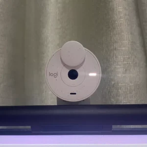 Webcam Full HD Logitech Brio 300 - Micrô giảm tiếng ồn, USB-C, tự động chỉnh ánh sáng