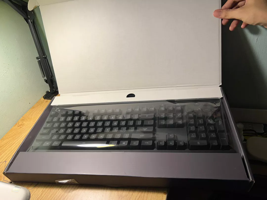 Bàn phím gaming có dây Logitech G213 Prodigy - RGB, Full size, chống tràn bền bỉ
