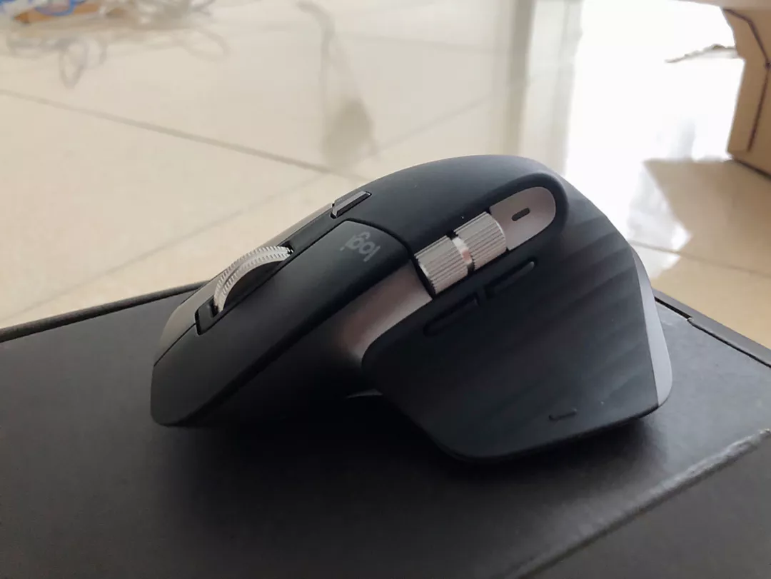 Chuột không dây Bluetooth Logitech MX Master 3s – Yên tĩnh, 8K DPI, Cuộn siêu nhanh, sạc USB-C