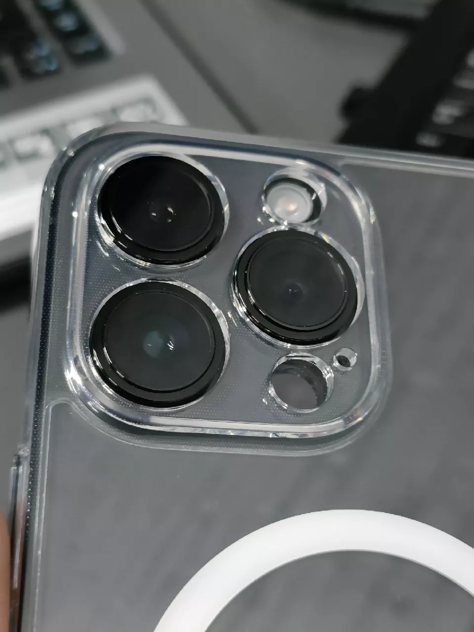 Ugreen Ốp Điện Thoại Trong Suốt Từ Tính Chống Va Đập Cho iPhone 15 16 17 Pro Max