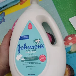 Sữa tắm Johnson's cho bé Sữa và Gạo, Sữa và Yến Mạch 1000ml