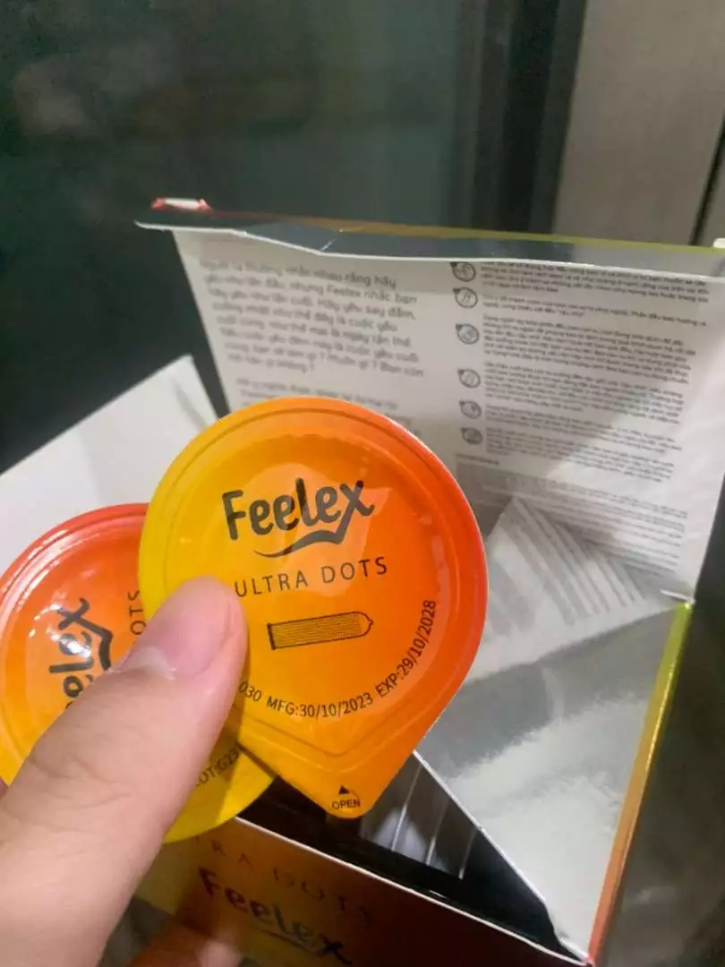 Bao cao su Feelex siêu mỏng, kéo dài thời gian, nhiều gel bôi trơn, gân gai, siêu gai - Hộp 30 chiếc