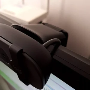 Webcam Full HD Logitech Brio 100 - Cân bằng ánh sáng, Mic, Màn chập, USB-A, Google Meet, Zoom
