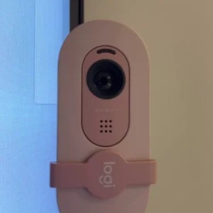 Webcam Full HD Logitech Brio 100 - Cân bằng ánh sáng, Mic, Màn chập, USB-A, Google Meet, Zoom