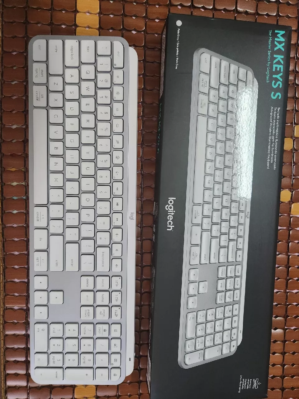 Bàn phím không dây Logitech MX Keys S - Low Profile yên tĩnh, Đèn nền, Bluetooth, Sạc USB-C