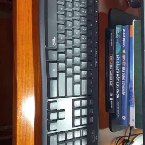Combo Bàn phím và chuột không dây Logitech MK295 Silent - Giảm ồn, có phím số, bền bỉ