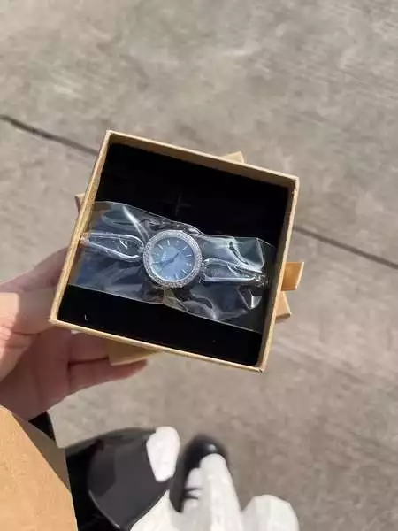 Đồng Hồ Nữ GEDI Đính Hạt Thời Trang Mặt Tròn, Viền Đính Hạt Thời Trang, Thiết Kế Hiện Đại Đơn Giả