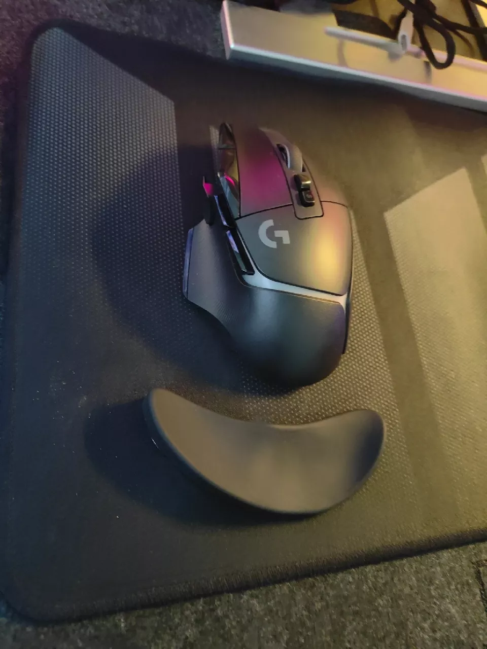 Chuột gaming không dây Logitech G G502 X PLUS LIGHTSPEED LIGHTFORCE Hybrid RGB Lightsync