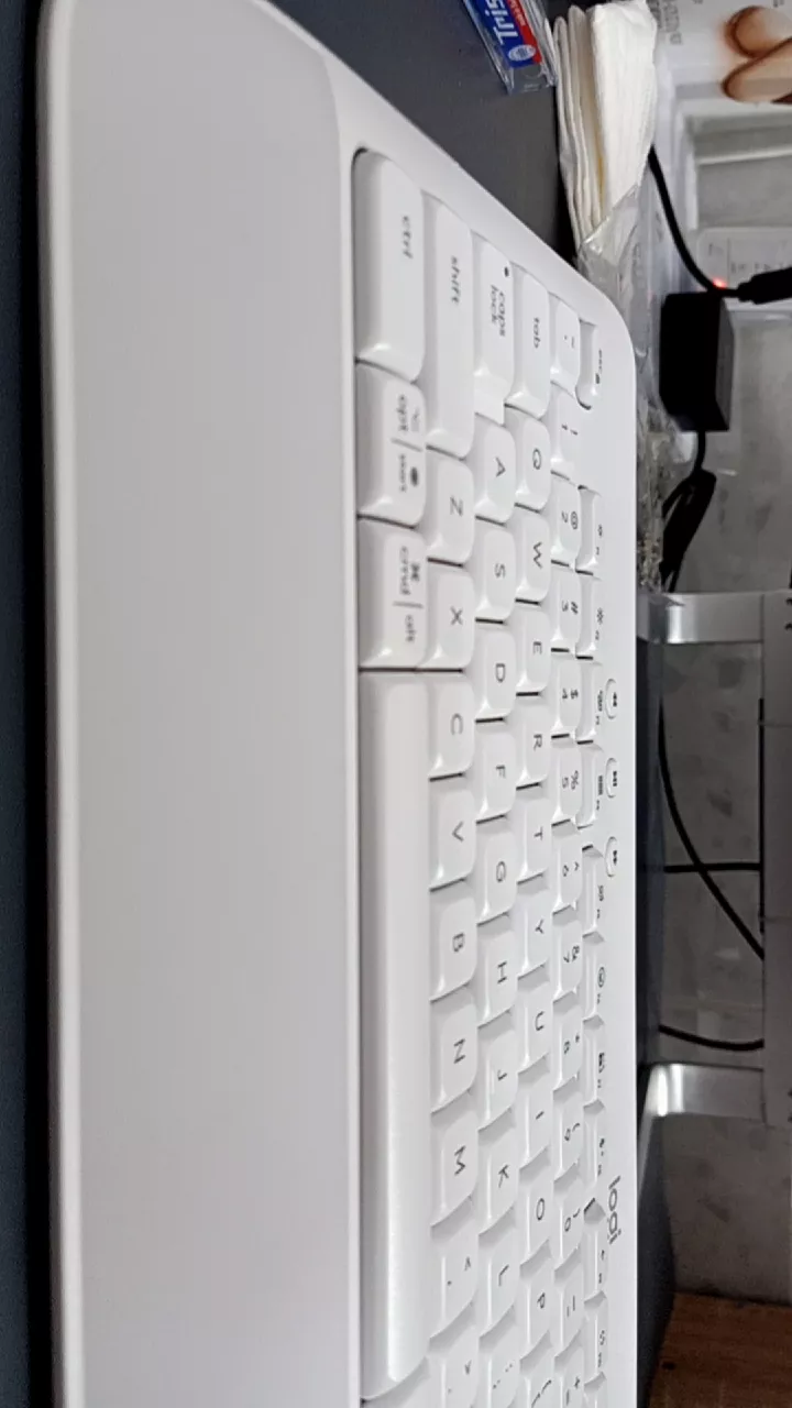 Bàn Phím Không Dây Logitech Signature K650 - Bàn phím số phụ, gác tay tích hợp, Bluetooth & USB Bolt