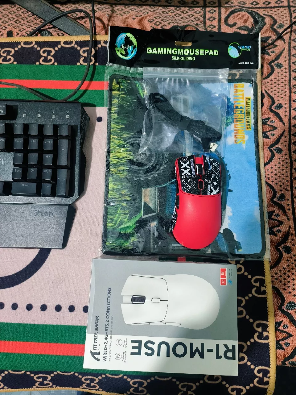 Chuột Không Dây Ziyou Attack Shark R1 Siêu Nhẹ Chip Paw3311 Cực Mạnh, 3 Chế Độ Kết Nối, App Gaming