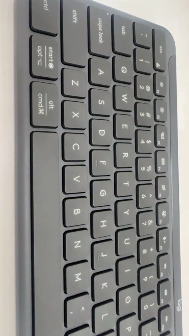 Bàn phím không dây Logitech K950 Signature Slim - Kết nối đa thiết bị, Gõ yên tĩnh, Bluetooth