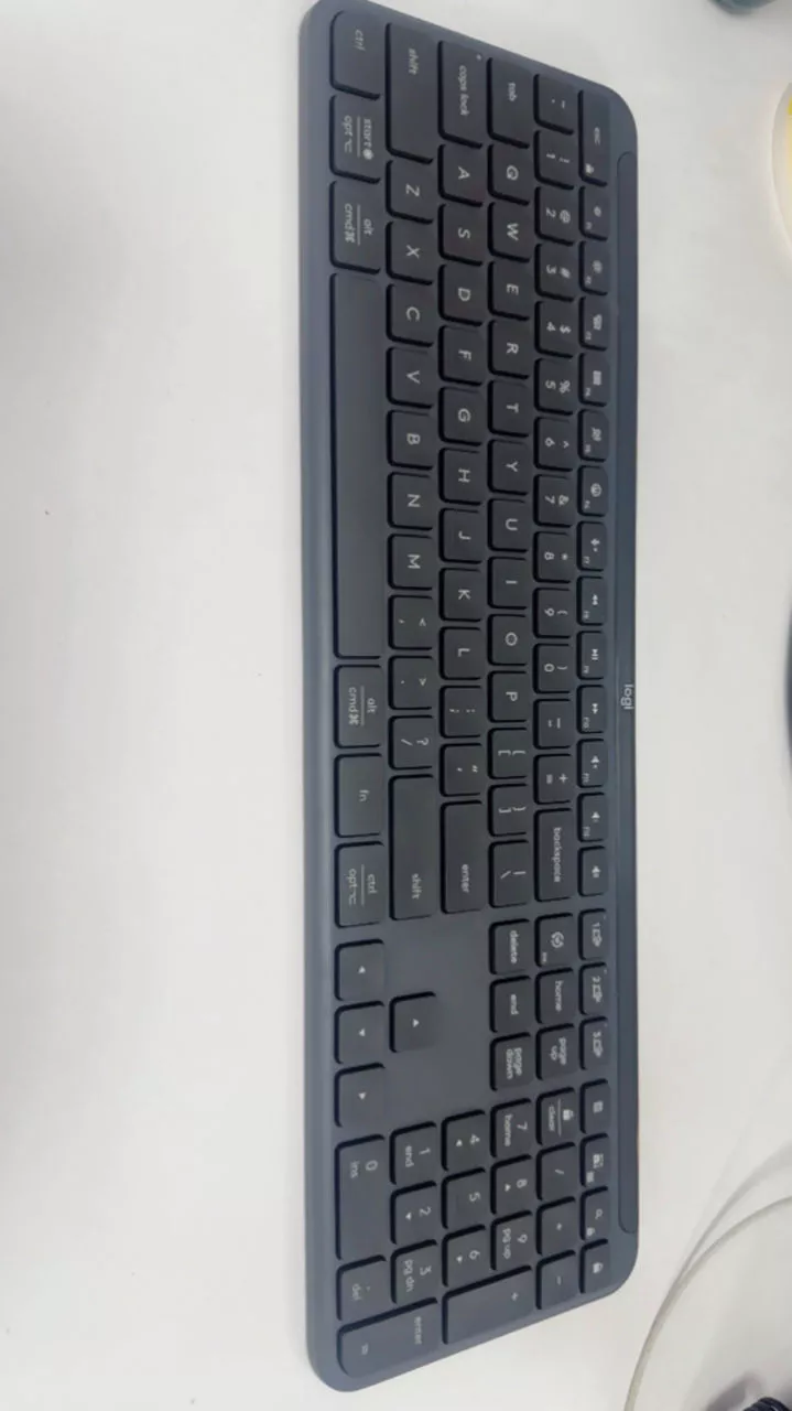 Bàn phím không dây Logitech K950 Signature Slim - Kết nối đa thiết bị, Gõ yên tĩnh, Bluetooth