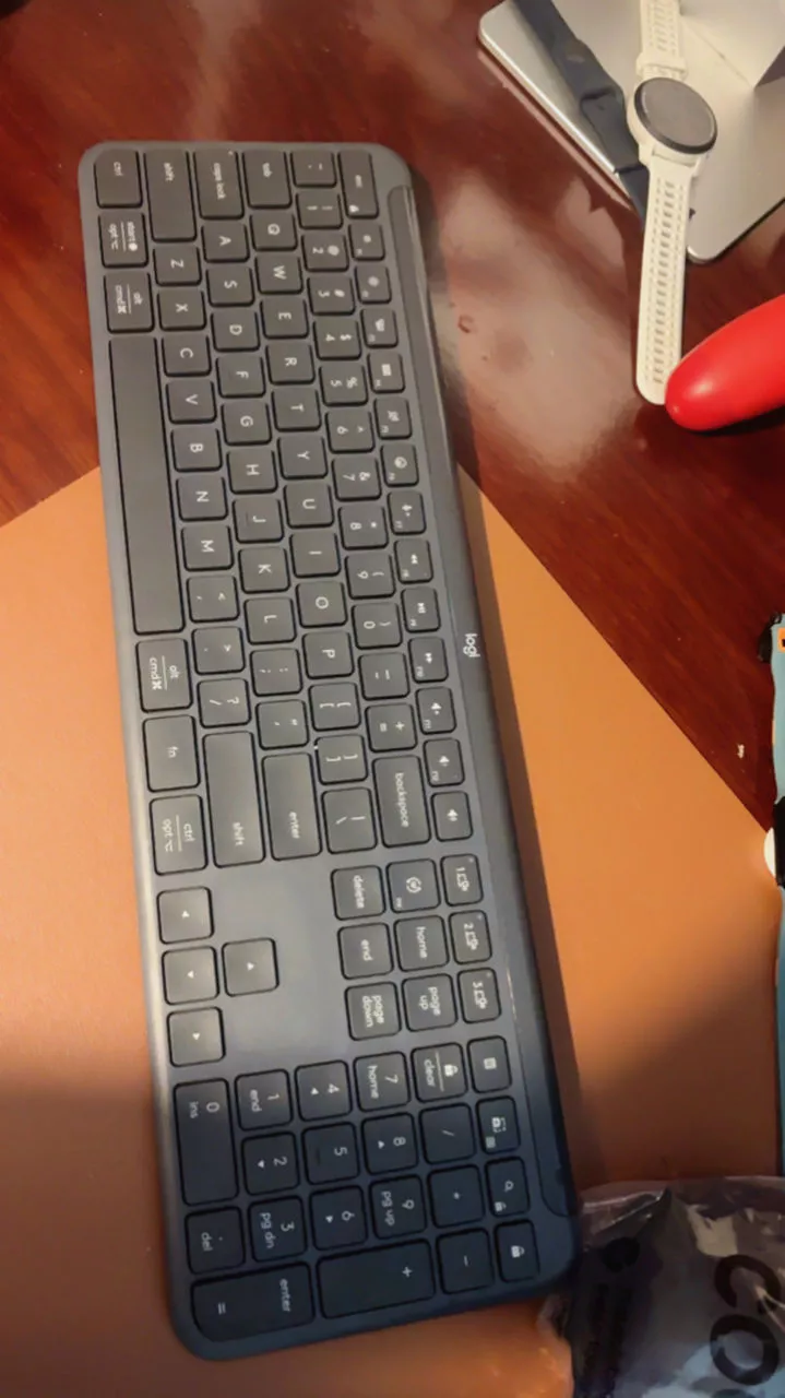 Bàn phím không dây Logitech K950 Signature Slim - Kết nối đa thiết bị, Gõ yên tĩnh, Bluetooth