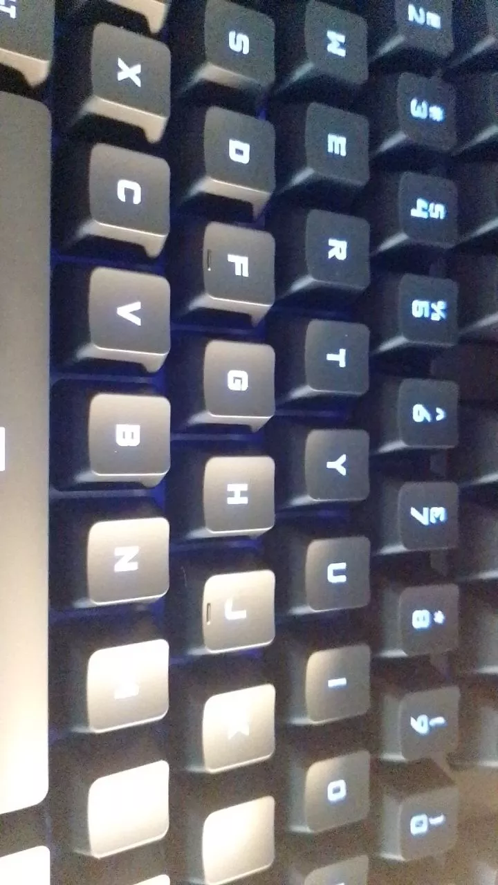 Bàn phím gaming có dây Logitech G213 Prodigy - RGB, Full size, chống tràn bền bỉ
