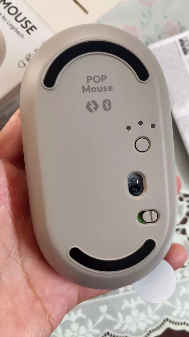 Chuột không dây bluetooth Logitech POP Mouse - Emoji tùy chỉnh, SilentTouch giảm ồn