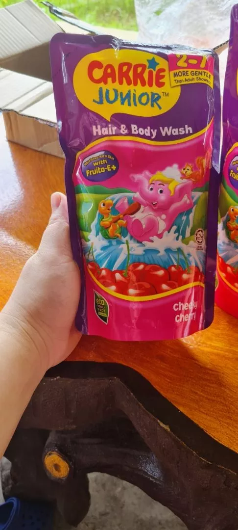 Combo 2 Túi Sữa Tắm Gội thiên nhiên Sạch Dịu Nhẹ & ẩm mịn Cho Bé Carrie Junior Cheeky Cherry 500g x2 (quà mùi ngẫu nhiên