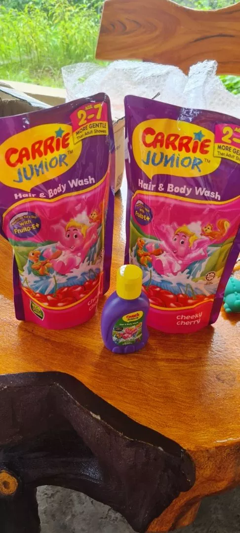 Combo 2 Túi Sữa Tắm Gội thiên nhiên Sạch Dịu Nhẹ & ẩm mịn Cho Bé Carrie Junior Cheeky Cherry 500g x2 (quà mùi ngẫu nhiên