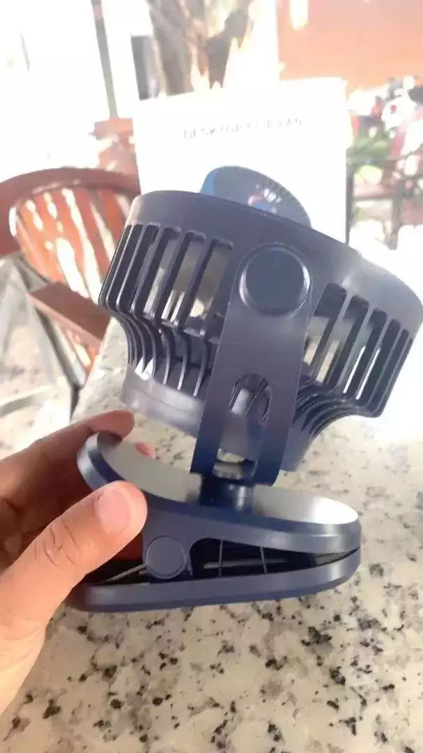 ( Loại 1) Quạt tích điện kẹp bàn mini để bàn 5 mức độ có đèn led pin 5000 MHA Và 10000 MHA cao cấp
