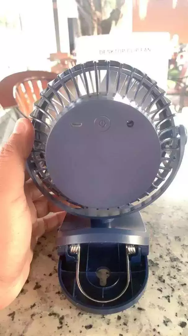 ( Loại 1) Quạt tích điện kẹp bàn mini để bàn 5 mức độ có đèn led pin 5000 MHA Và 10000 MHA cao cấp