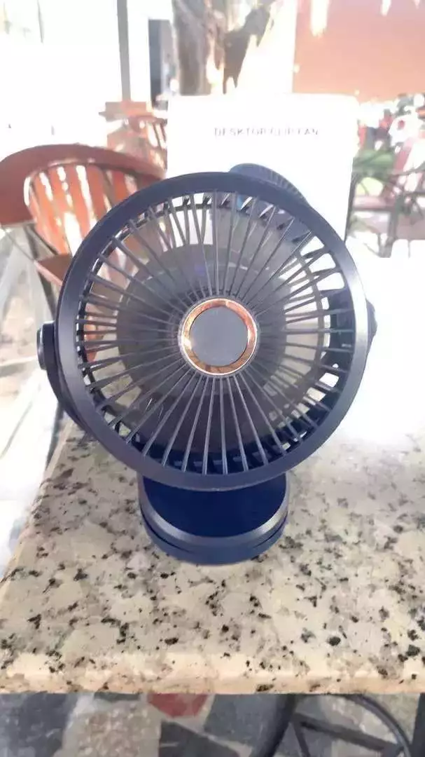( Loại 1) Quạt tích điện kẹp bàn mini để bàn 5 mức độ có đèn led pin 5000 MHA Và 10000 MHA cao cấp
