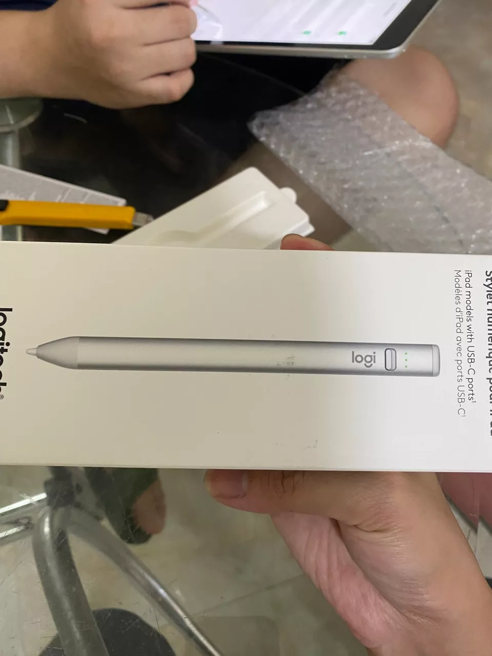 Bút cảm ứng Logitech Crayon dành cho iPad - Công nghệ kỹ thuật số như Apple Pencil