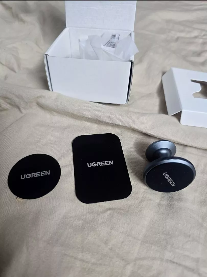 Giá đỡ điện thoại từ tính trên xe UGREEN có nam châm xoay 360°, kích thước mini, tiện dụng cao cấp, cho iPhone 17/16/15/14 Pro max, Samsung S26/25/S24 Ultra