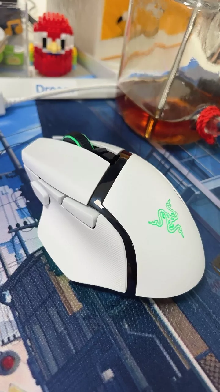Chuột Razer Basilisk V3 Pro Black/White