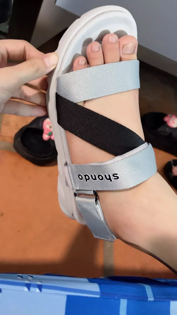 Giày Sandal Unisex Shondo F6 Êm Nhẹ Dễ Mang Màu Xám Phối Quai Đen F6S2011