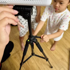 Chân máy chiếu BEECUBE Tripod 360° khung nhôm Cao Cấp - Chịu Lực Tốt - tải trọng 3kg có túi đeo tặng kèm kẹp điện thoại