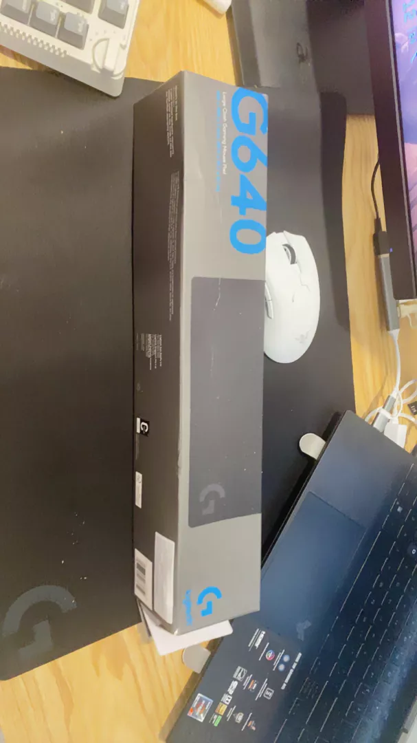 Bàn di chuột chơi gaming Logitech G640 - Bề mặt vải, ma sát tốt, chống trượt