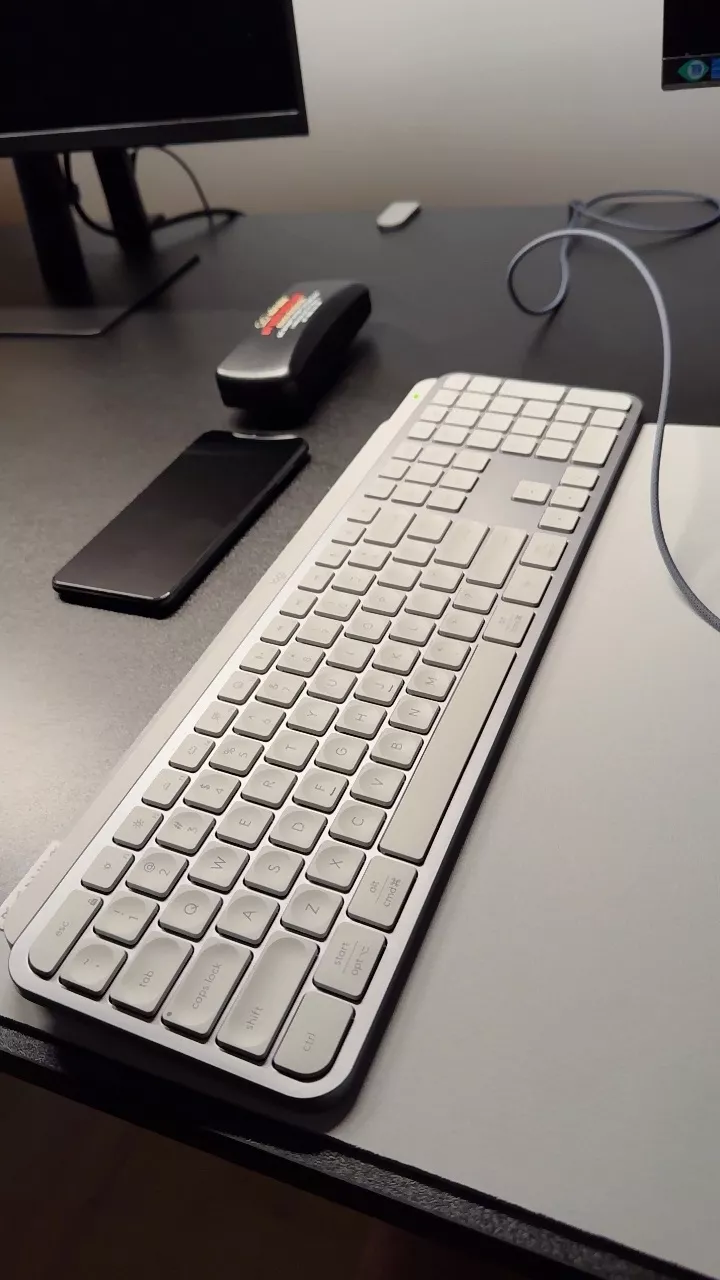 Bàn phím không dây Logitech MX Keys S - Low Profile yên tĩnh, Đèn nền, Bluetooth, Sạc USB-C