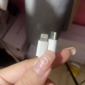 Phụ kiện Apple USB-C TO LIGHTNING CABLE (1 M) Chính hãng (dùng cho iPhone 14 series trở xuống)