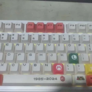 Keycap bàn phím Mario đỏ với chất liệu PBT profile Cherry dành cho các dòng bàn phím cơ 126 phím