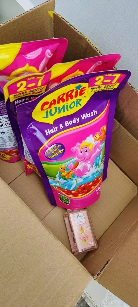 Combo 2 Túi Sữa Tắm Gội thiên nhiên Sạch Dịu Nhẹ & ẩm mịn Cho Bé Carrie Junior Cheeky Cherry 500g x2 (quà mùi ngẫu nhiên