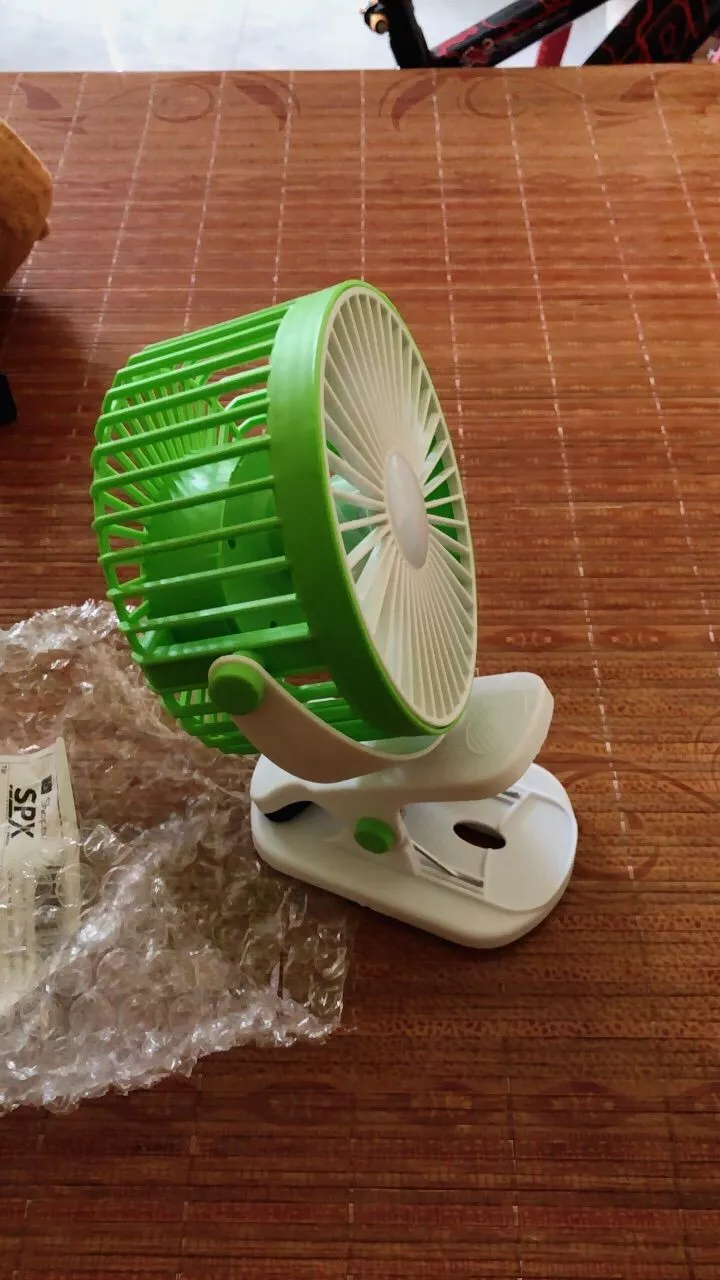 ( Loại 1) Quạt tích điện kẹp bàn mini để bàn 5 mức độ có đèn led pin 5000 MHA Và 10000 MHA cao cấp
