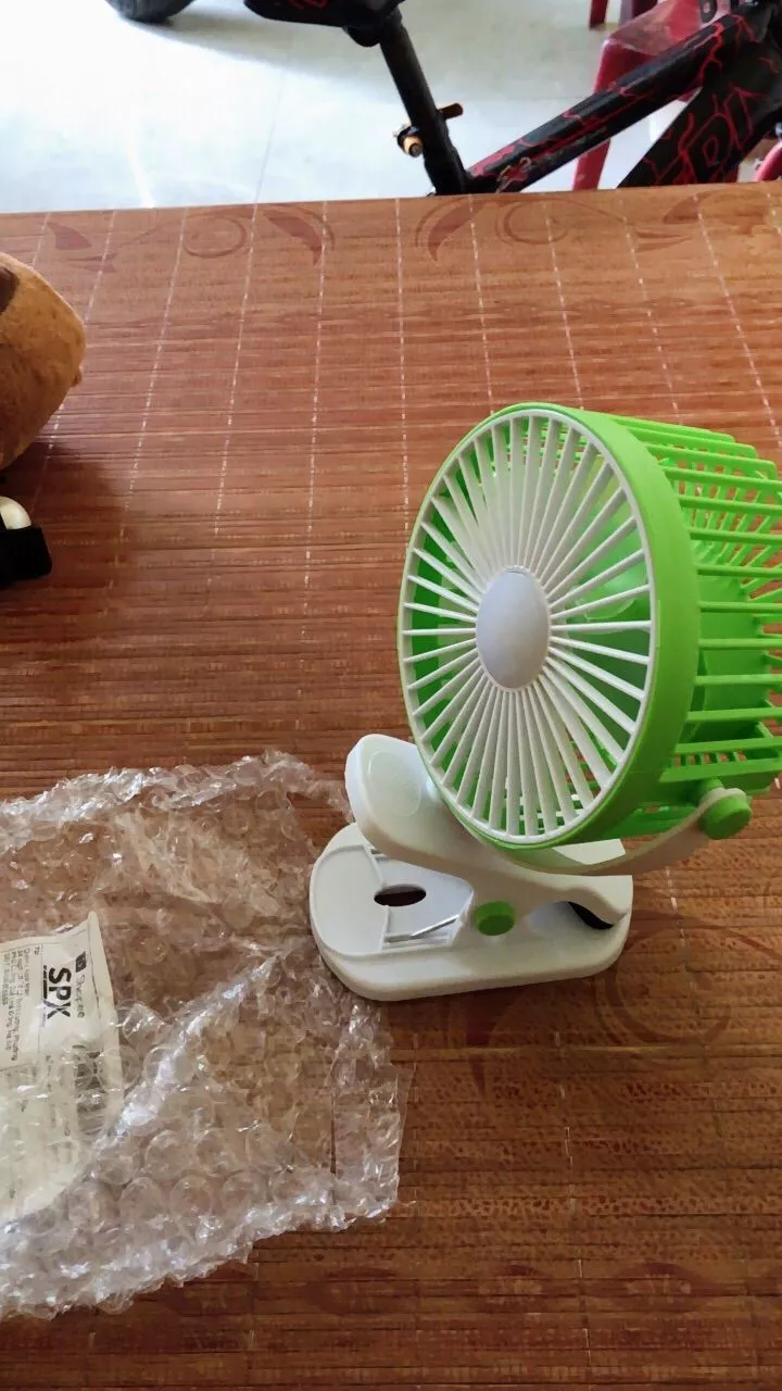 ( Loại 1) Quạt tích điện kẹp bàn mini để bàn 5 mức độ có đèn led pin 5000 MHA Và 10000 MHA cao cấp