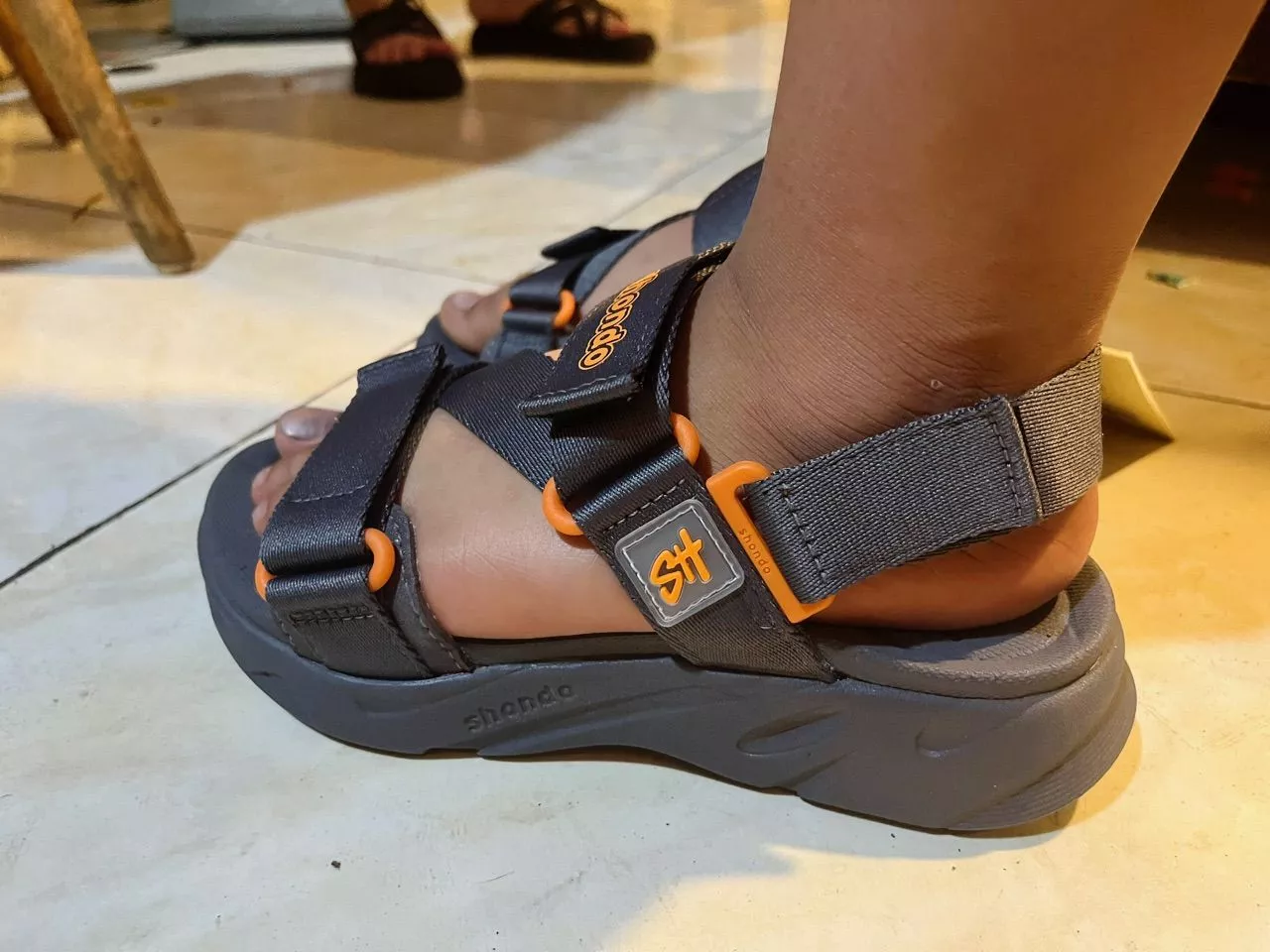 Giày Sandal Nam Nữ Shondo F8 Ver.2 Thời Trang Êm Ái Màu Xám Đậm F8M2222