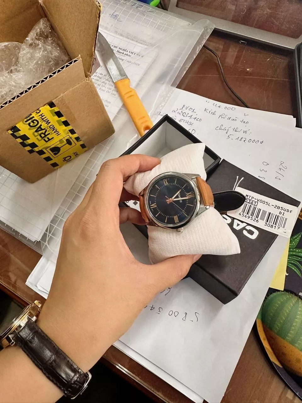 Đồng Hồ Nam Casio Series MTP-V005 Mặt Kính Khoáng Dạ Quang 40mm Dây Da/ Kim Loại Không Gỉ Kháng Nước Chính Hãng