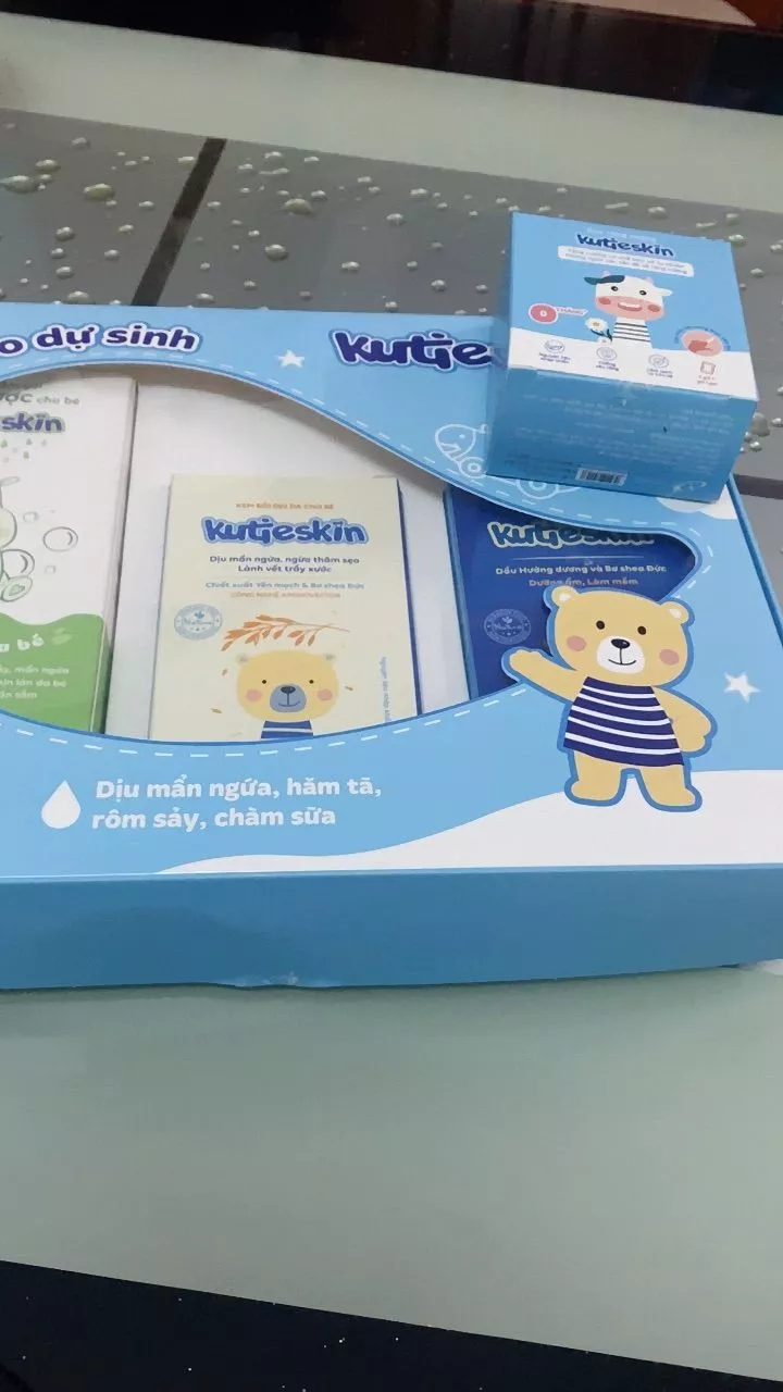 Combo Dự Sinh New - Đón bé chào đời Tặng kèm kem chàm sữa (Nước tắm gội + Kem dịu da + Kem dưỡng ẩm)