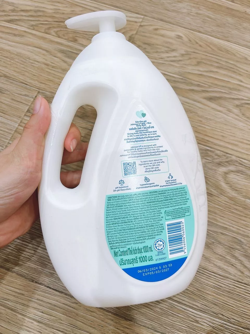 Sữa tắm Johnson's cho bé Sữa và Gạo, Sữa và Yến Mạch 1000ml