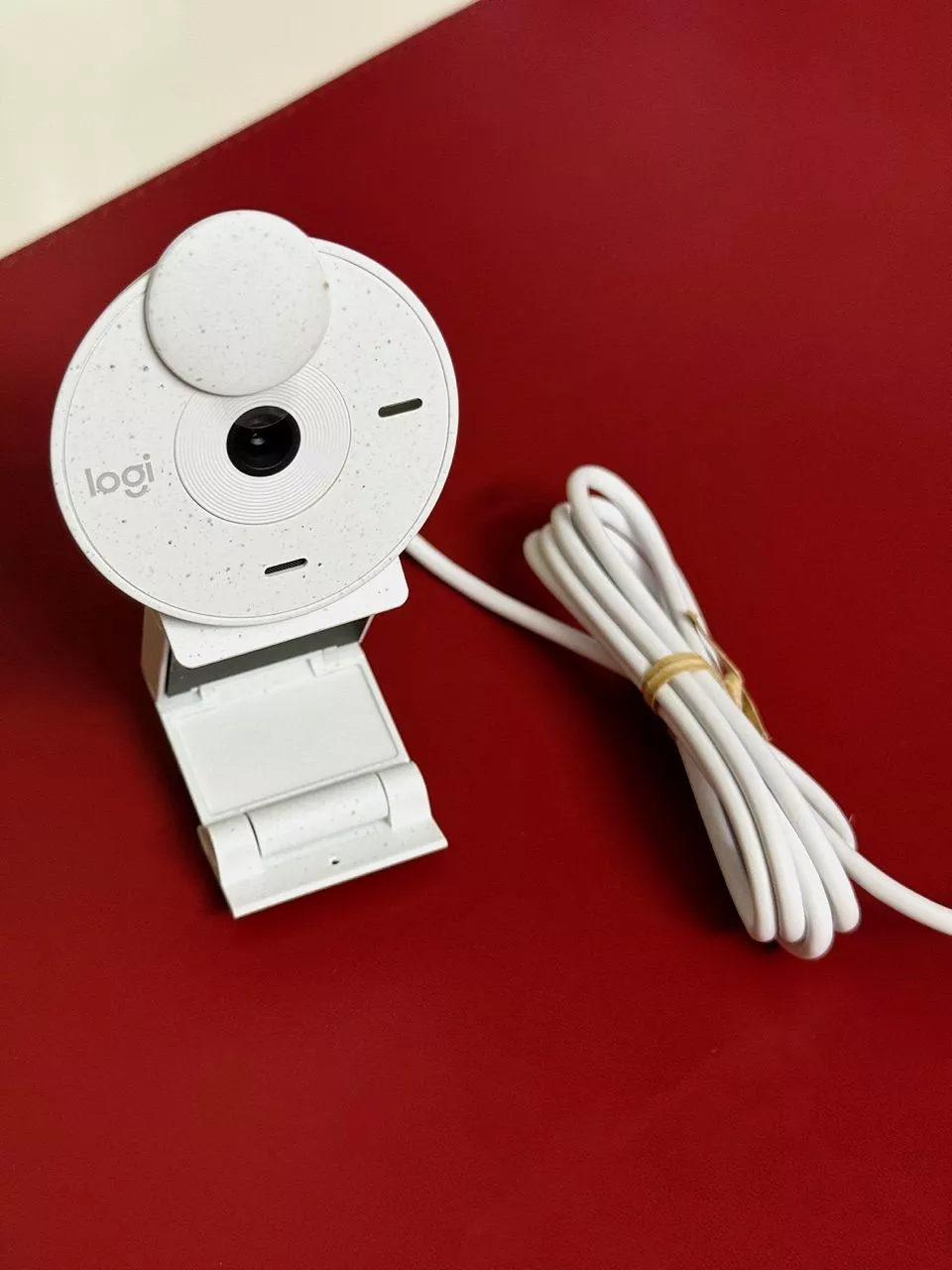 Webcam Full HD Logitech Brio 300 - Micrô giảm tiếng ồn, USB-C, tự động chỉnh ánh sáng